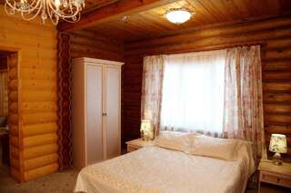 Фото номер Бережки Холл Улучшенный люкс с кроватью размера «king-size» - Деревянный коттедж