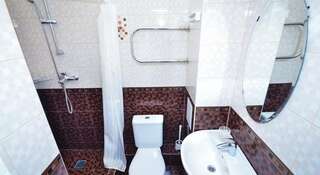 Фото номер Mayak Двухместный номер Делюкс с 1 кроватью и душем