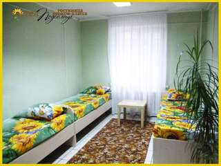 Фото номер Подсолнух Односпальная кровать в общем номере для мужчин и женщин