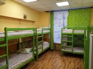 Хостел Sunny World Hostel Санкт-Петербург Спальное место на двухъярусной кровати в общем номере для мужчин и женщин-4