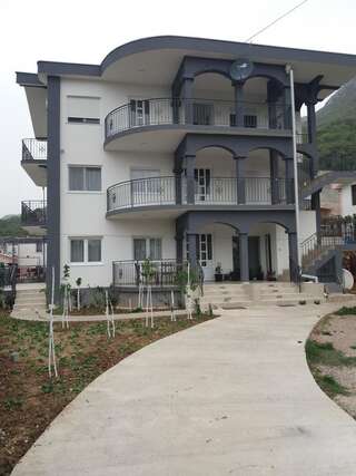 Апартаменты Corovic Apartments Сутоморе