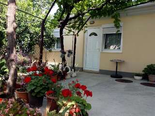 Апартаменты Apartman Lora Будва