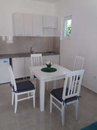 Апартаменты Apartmani Aleksandra Херцег-Нови