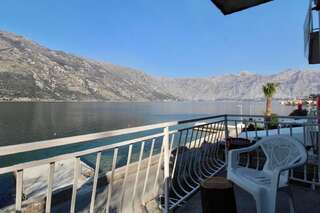 Апартаменты 1bd Waterfront Stoliv Apt w/ Bay & Perast Views Котор