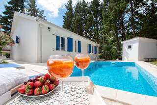 Дома для отпуска House with pool Будва