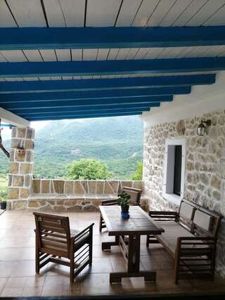 Дома для отпуска Old etno house HAPPY VILLAGE Цетине