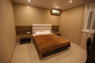 Фото номер Бутик Отель «Аимара» Двухместный номер с 1 кроватью и окном