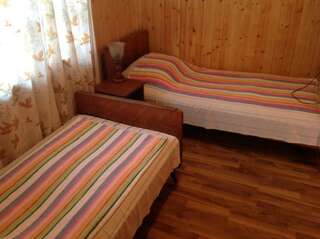 Гостевой дом Guest house U Anaidy Сухум Бюджетный трехместный номер-6