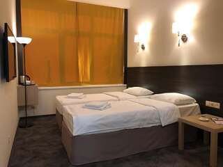 Фото номер Hotel Continent Gagra Стандартный двухместный номер с 2 отдельными кроватями