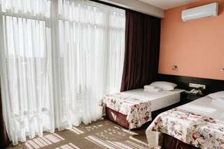 Фото номер Регина Пицунда Двухместный номер с 1 кроватью или 2 отдельными кроватями и балконом