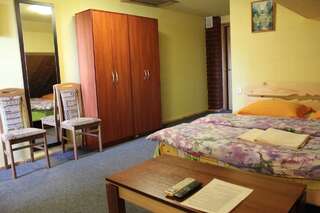 Мини-отель Отдых в Браславе Браслав Двухместный номер с 2 отдельными кроватями и собственной ванной комнатой-1