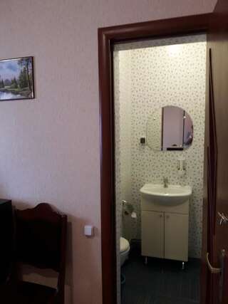 Фото номер Rugilona Одноместный номер с общим душем и туалетом