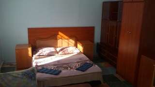 Фото номер Гостиница Околица в Ивацевичи Двухместный номер с двуспальной кроватью и дополнительной кроватью