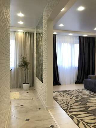 Апартаменты LUX APARTMENT ON BIRUZOVA Минск