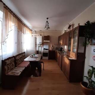 Гостевой дом Квартира в Лельчицах Lyelʼchytsy