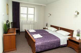 Отель Отель Беласток Несвиж Стандартный двухместный номер с 2 отдельными кроватями-6