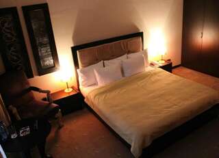 Отель Sheki Saray Hotel Шеки Номер с кроватью размера «queen-size»-2