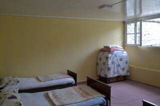 Хостелы Mini Hostel at OLD HOUSE Шеки Односпальная кровать в общем номере для мужчин и женщин-8