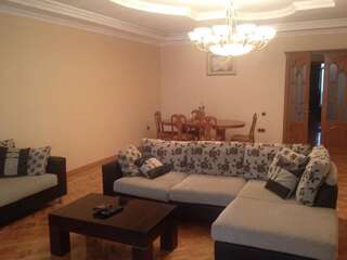 Апартаменты Puppet Theatre. Neftchilar Avenue. 2 bedrooms. Баку