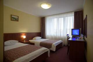 Фото номер Hotel Mir Стандартный двухместный номер с 2 отдельными кроватями