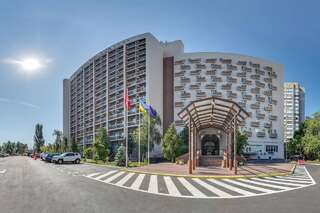 Отель Bratislava Hotel Kyiv Киев