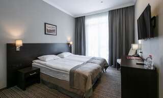 Фото номер Reikartz Парк Отель Ивано-Франковсk Улучшенный двухместный номер с 2 отдельными кроватями