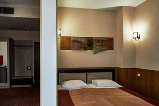 Фото номер Reikartz Парк Отель Ивано-Франковсk Улучшенный двухместный номер с 1 кроватью или 2 отдельными кроватями