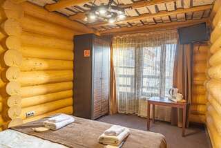 Отель Eco Hotel Bungalo Буковель Стандартный двухместный номер с 1 кроватью (Бревенчатый дом)-5