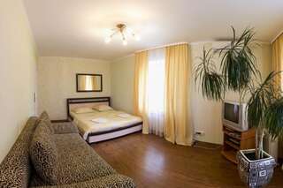 Апартаменты Kyiv apartment on Derevlyanskaya street close to the downtown Киев