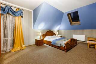 Фото номер Everest Двухместный номер Делюкс с 1 кроватью и балконом