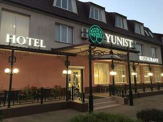 Отель Yunist