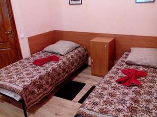 Фото номер Hostel on Flotska Двухместный номер с 2 отдельными кроватями