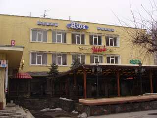 Отель Hotel Azov Бердянск