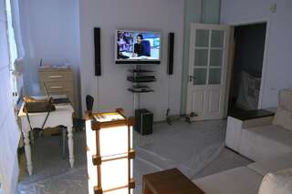 Проживание в семье CENTER, MAIDAN 1 Separate Guest Room for 1 PERSON ONLY in a Big Apartment Shared with the Lessor Киев