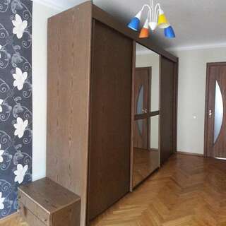 Фото Апартаменты 3- х комнатная квартира в центре город Ровно (15)