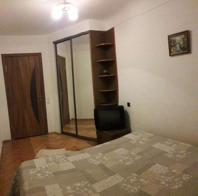 Апартаменты 3- х комнатная квартира в центре Ровно-52