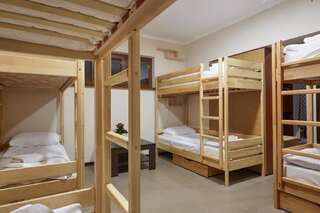 Хостелы Hostel Sich Буковель Спальное место на двухъярусной кровати в общем номере для мужчин и женщин-9