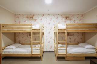 Хостелы Hostel Sich Буковель Спальное место на двухъярусной кровати в общем номере для мужчин и женщин-4