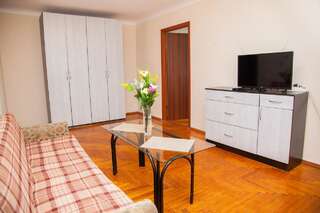 Апартаменты 2 Room Semi-luxury Apartment on Zhabotinskogo 57 near Intourist Hotel