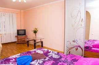 Апартаменты Semi-luxury Apt on Nezalezhnoi Ukrаiny 63 near Intourist Hotel Запорожье Апартаменты-22