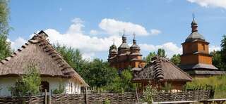 Отель Мамаєва Слобода Киев