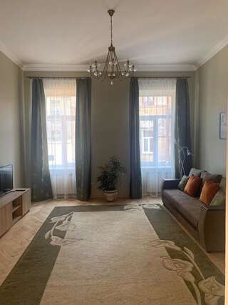 Апартаменты Glorious 3 room Apartment Near Old City Львов Апартаменты с 2 спальнями-11