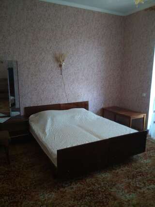 Фото номер Сдам посуточно отдельные коммнаты Большой двухместный номер с 1 кроватью