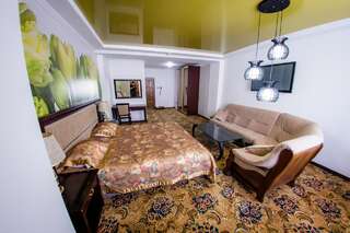Фото номер Гостиница Метелица Люкс с двуспальной кроватью