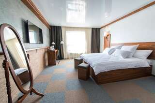 Мини-отель Inn OZZ Караганда Улучшенный двухместный номер с 1 кроватью и собственной ванной комнатой-5
