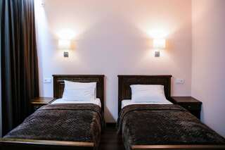 Фото номер Dvin Hotel Двухместный номер с 2 отдельными кроватями