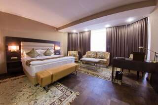 Отель Best Western Plus Astana Hotel Нур-Султан Номер «Премиум» с кроватью размера «king-size» — Для некурящих-11