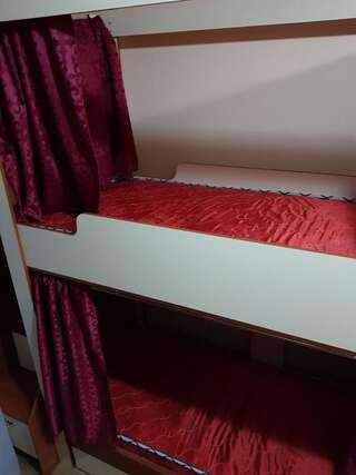 Хостелы FM Hostel Almaty Алматы Кровать в общем 6-местном номере для женщин-1