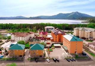 Отель Green Which Tourist Borovoye Боровое Улучшенные апартаменты с сауной-2