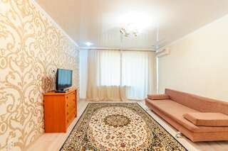 Апартаменты Apartments on Revolyutsiya 3room